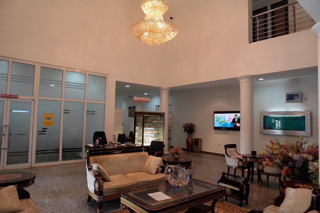 Immaculate Suites And Apartments Mobushipe Exterior photo
